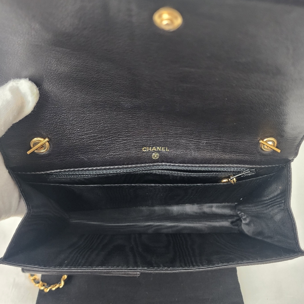 Auth Chanel Coco Timeless Wallet on Chain - Picture 7 of 11
